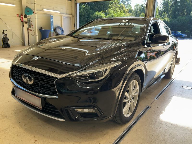 Infiniti Q30