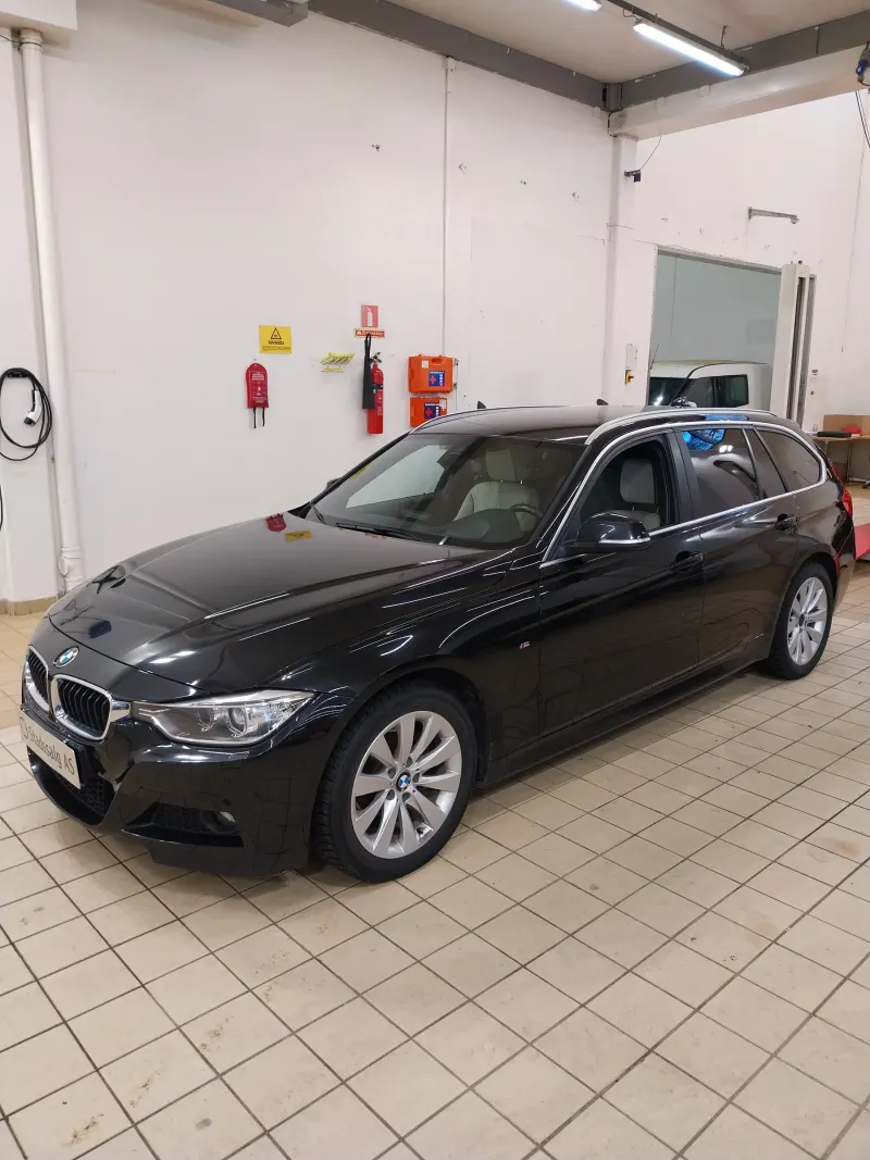 BMW 320i xDRIVE 2013
