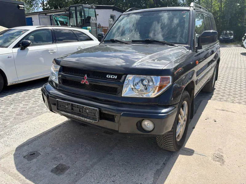 Mitsubishi Pajero Pininfarina Geländewagen 2004