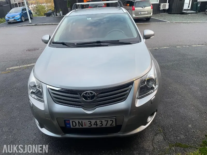Toyota Avensis 1.6 132hk s+v dekk eu ok 08.2027 2010