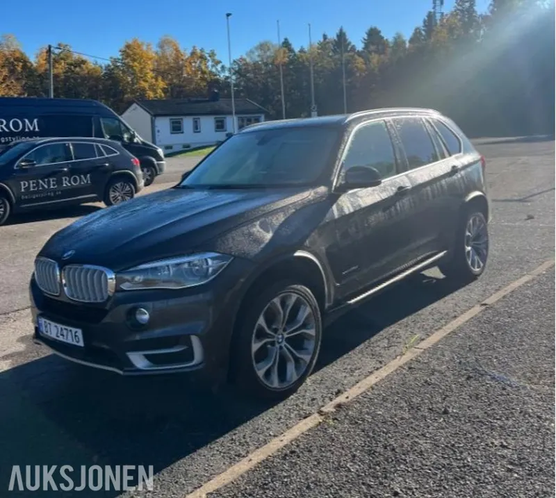 BMW X5 XDRIVE25D 2.0 211hk AUTOMAT HUD MOTORVARMER HENGERFESTE SKINN SOLTAK S+V DEKK 2015