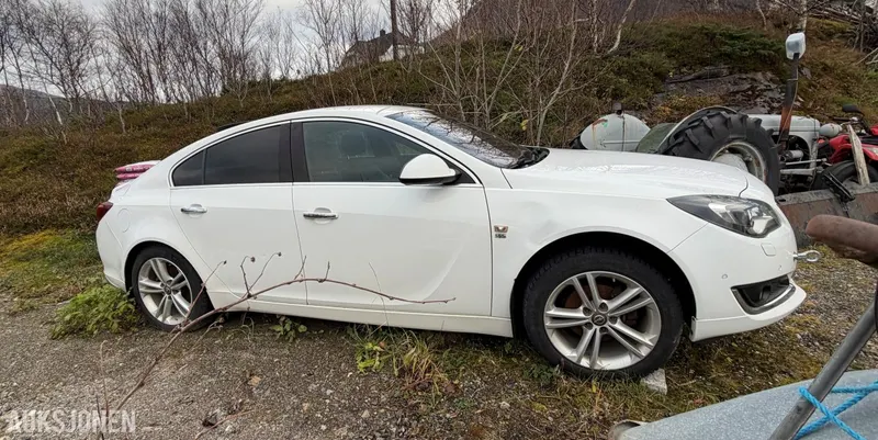 Opel Insignia 1.6 Diesel 136hk Automat, ACC, Kamera, S+V dekk - Motorhavari 2016