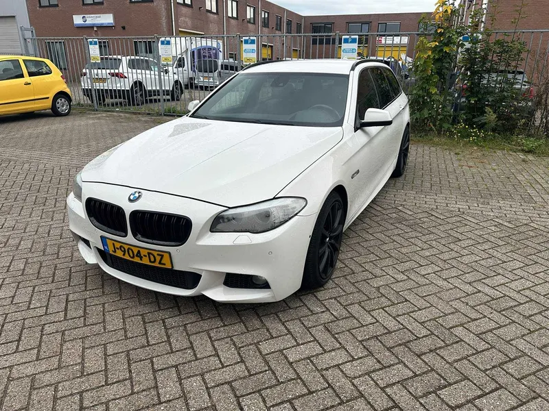 BMW 5-serie Touring 550i High Executive 2012