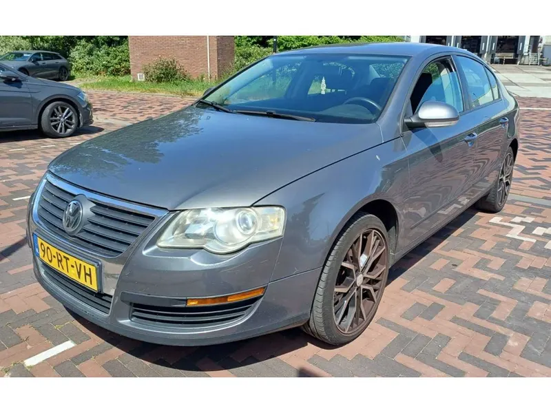Volkswagen Passat 1.6 FSI Trendline 2005