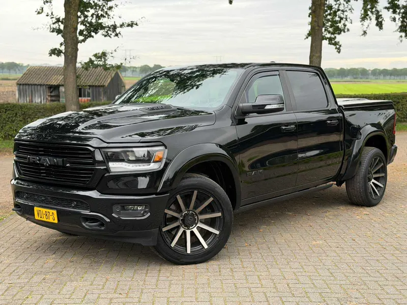 Dodge Ram 1500 5.7 V8 4x4 CC Laram. 2019