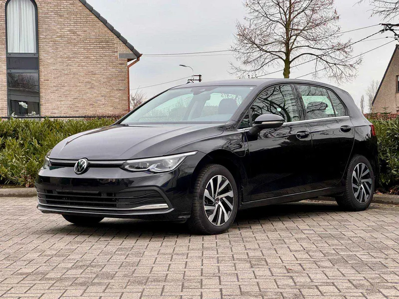 Volkswagen Golf e hybrid 2023