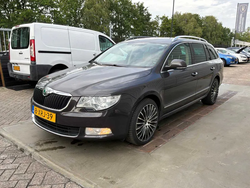 Škoda Superb Combi 2.0 TSI Elegance Bns 2011