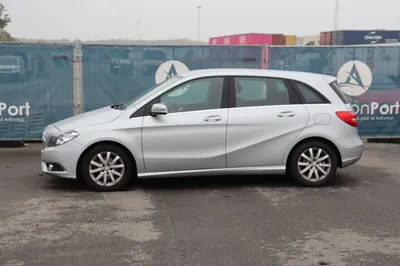 Mercedes-Benz B 180