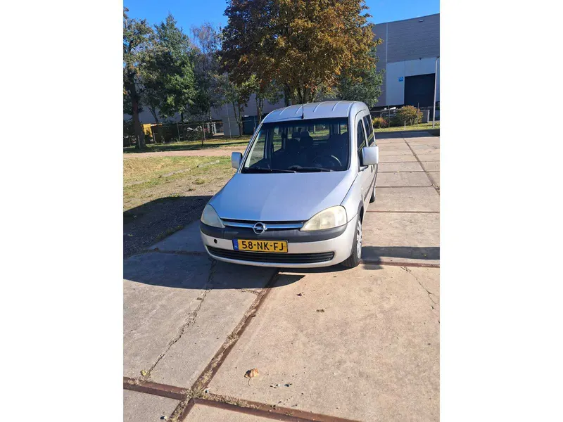 Opel Tour 1.6 Comfort 2003