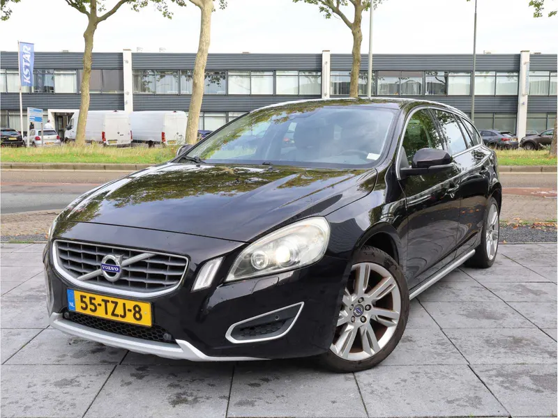 Volvo V60 1.6 T3 Summum 2012