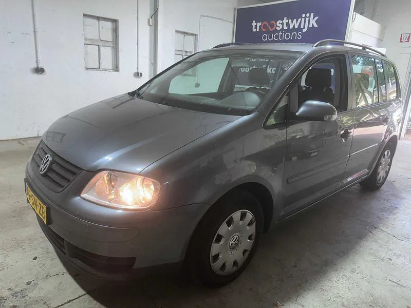 Volkswagen Touran 1.6-16V FSI Business 2006