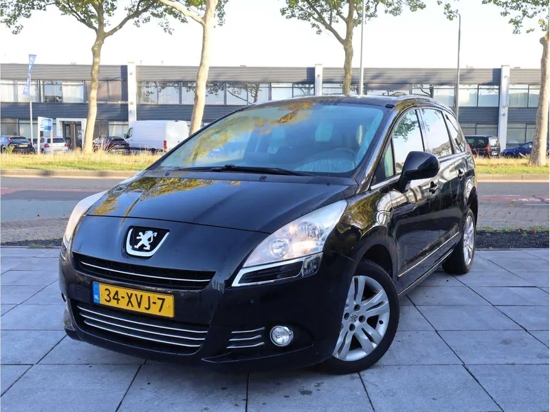 Peugeot 5008 1.6 THP Blue Lease Executive 7p. 2012