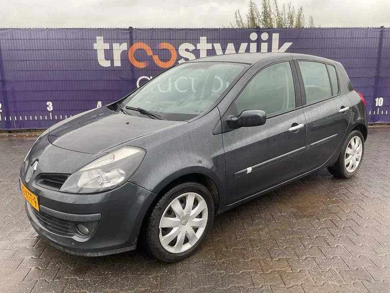 Renault Clio 1.6-16V Privilège 2006