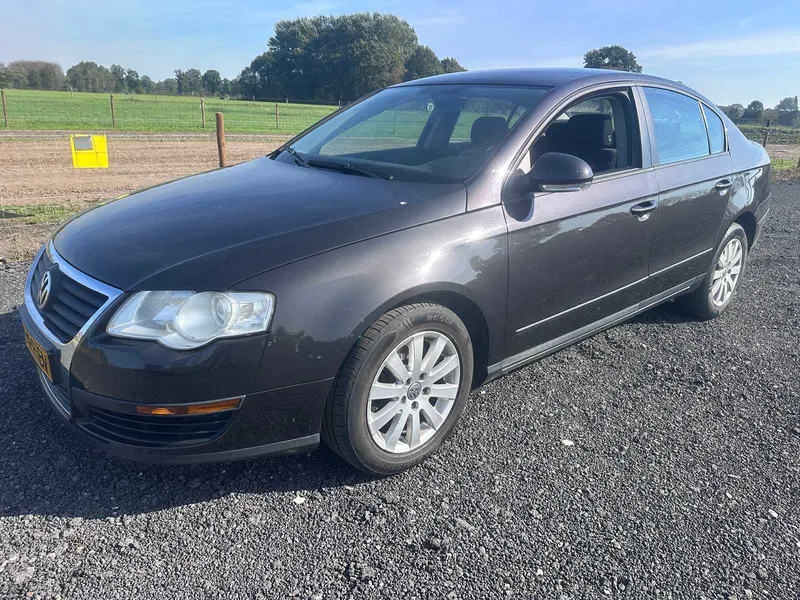 Volkswagen Passat 1.6 FSI Trendline 2005