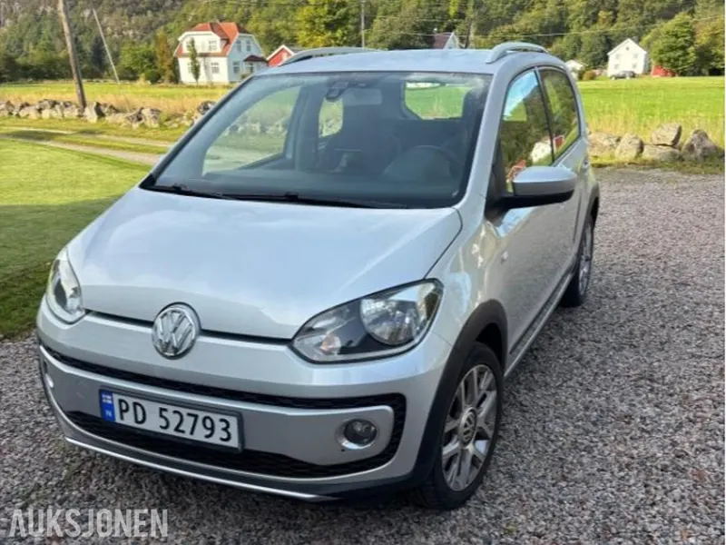 Volkswagen UP! Cross UP! 1.0 Bensin 75hk Cruisekontroll, Navigasjon 2014