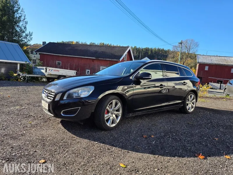 Volvo V60 T3 1.6 BENSIN 150HK REPARASJONSOBJEKT 2011