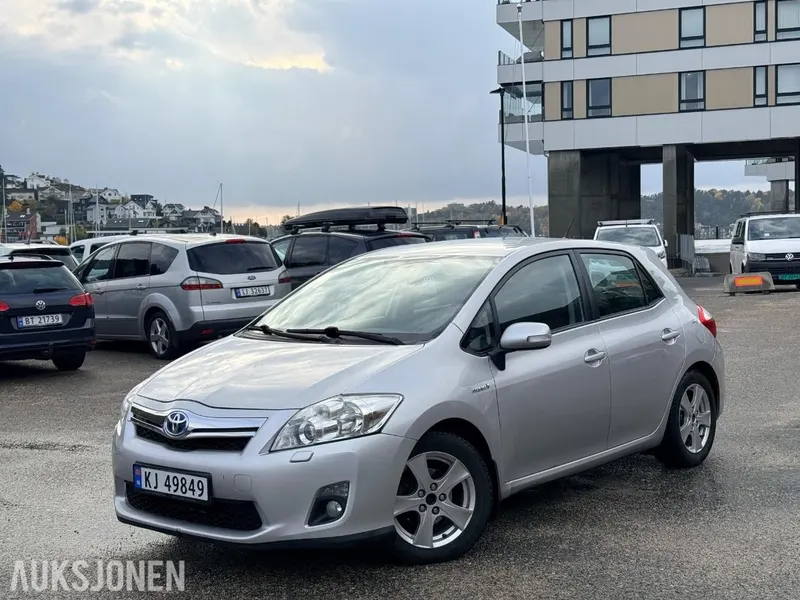 Toyota Auris AURIS 1.8-99 2011